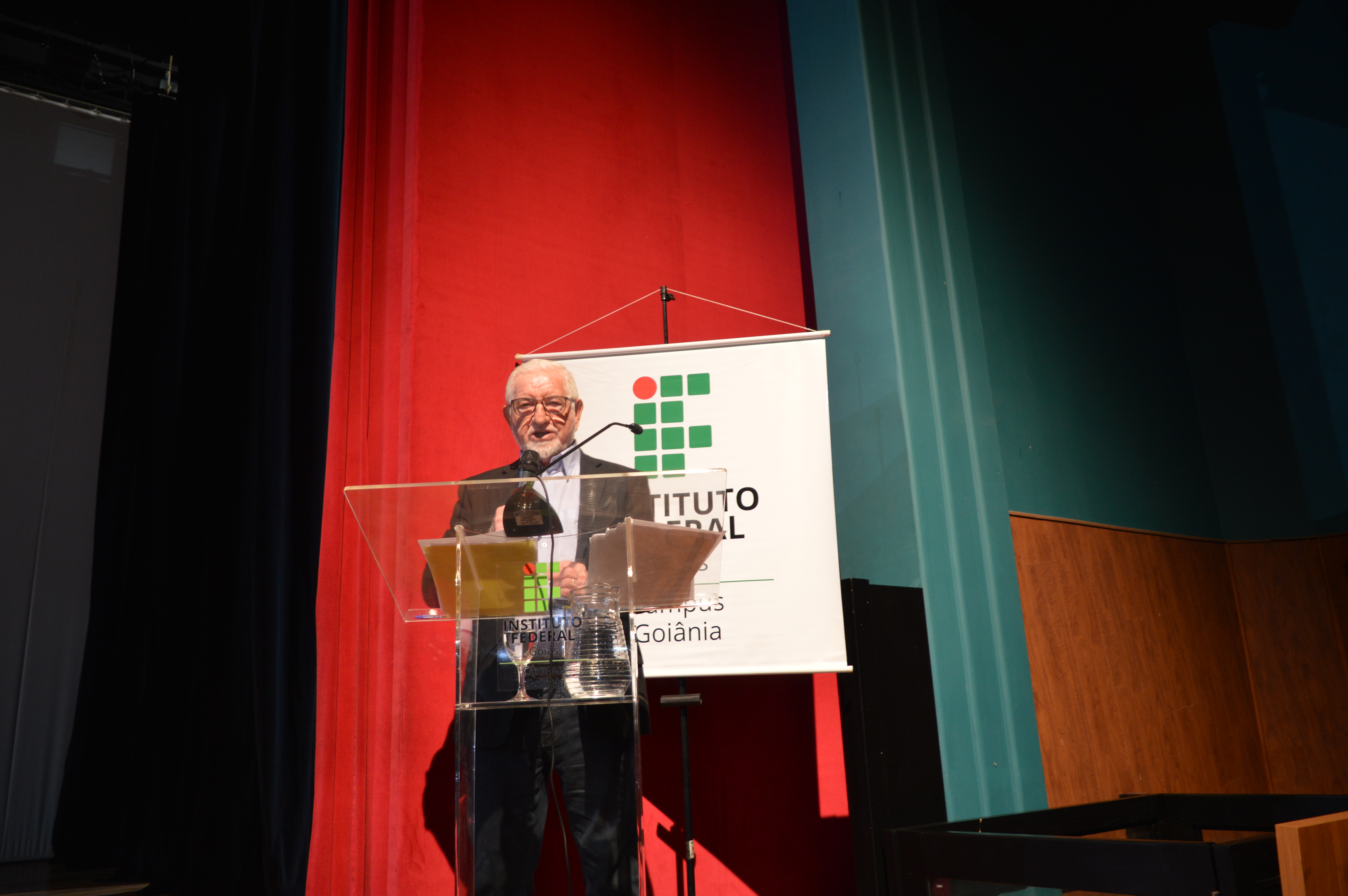 Professor José Carlos Libâneo durante palestra na Semana Pedagógica 2019 do IFG - Câmpus Goiânia